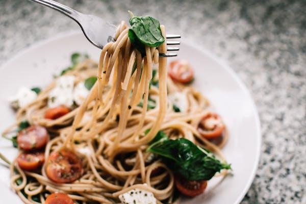 Classic Italian Spaghetti with Tomatoes and Basil